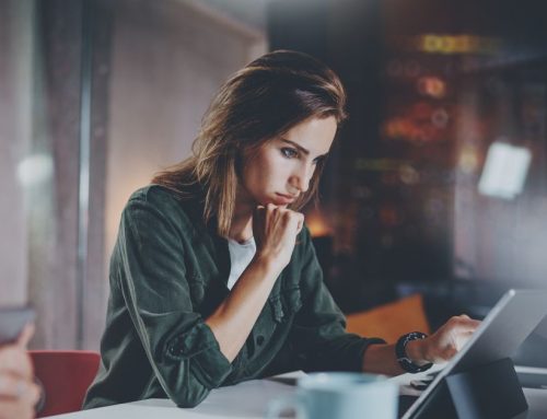 Come distinguere il sanguinamento da impianto da quello mestruale?